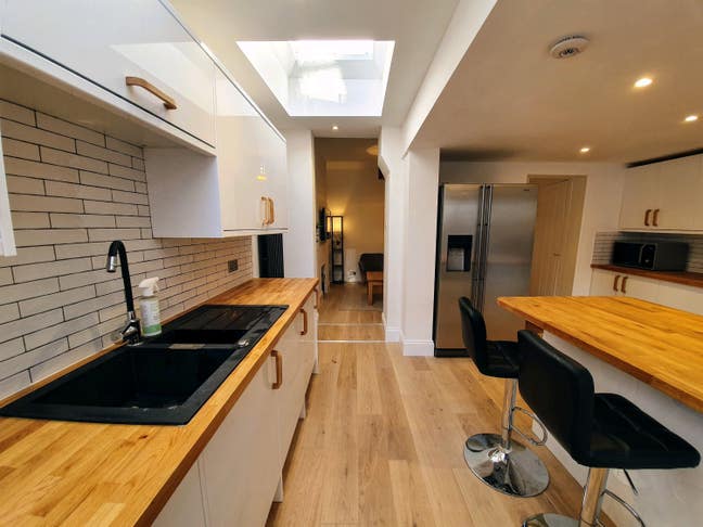 Beautiful house in cental Exeter. All bills Inc. Main Photo