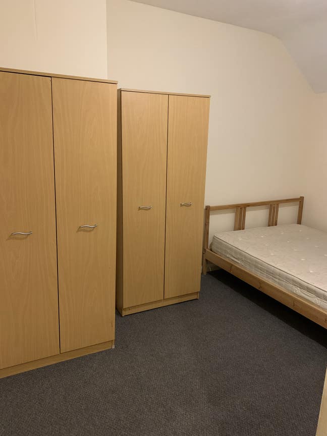 Double bedroom-Close to Town,Uni, & Train station Main Photo