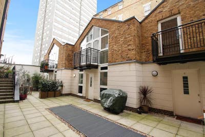 Beautiful Luxurious 2 bed Mews House!!! Main Photo