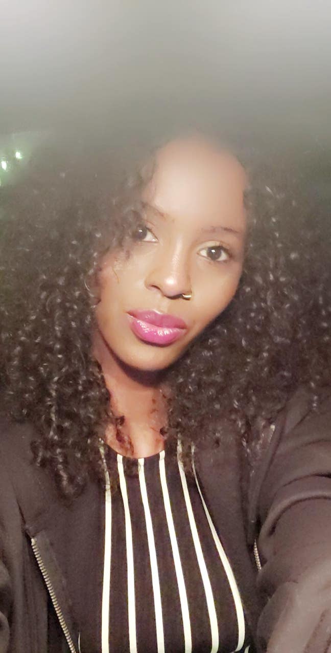 I am a professional female  aged 28 looking f... Main Photo