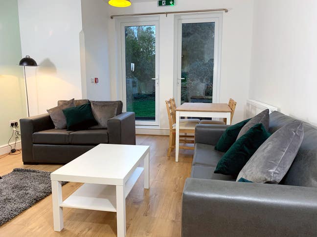 # 🚀 - Premium Ensuite Rooms - Bills Inc - Derby Main Photo