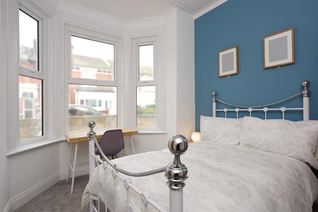 Modern Double Room with Ensuite Main Photo