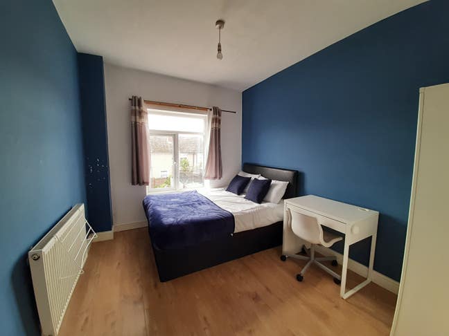 Double En-Suite - Walking Distance to the Hospital Main Photo