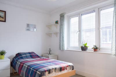 Spacious room for Single person Main Photo