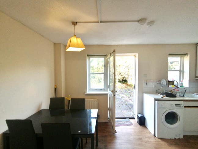 ***Amazing Double Room in a Huge House*** Main Photo