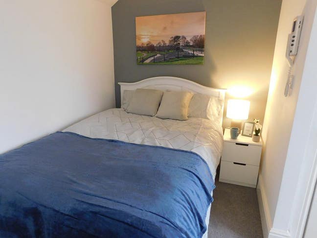 Ultra Modern Rooms Available Main Photo