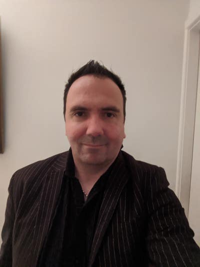 Professional looking for flat or room rent. Main Photo