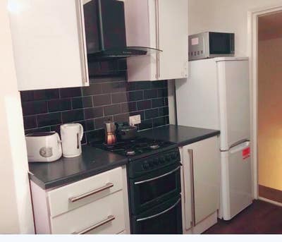 Cosy double bedroom in a shared house  Main Photo
