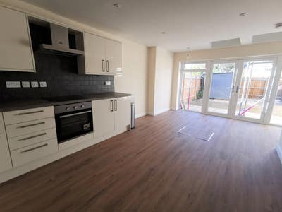 One double bedroom and private bathroom Main Photo