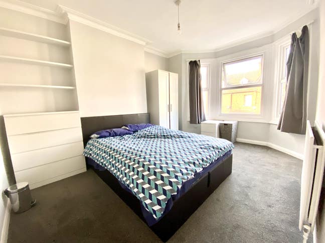 Spacious Double Room for young professional Main Photo