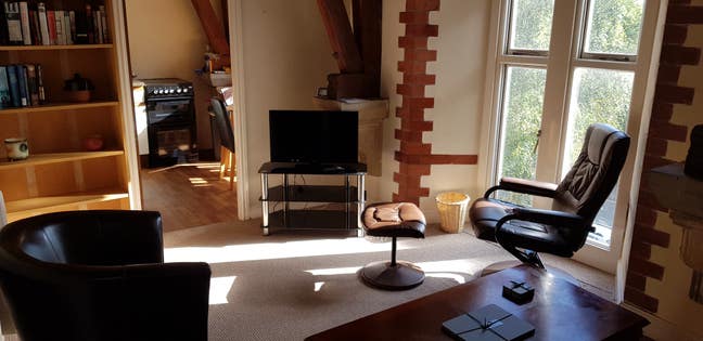 Very High Quality Spacious 2-Bed Flat Near Uni Main Photo