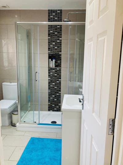 Bright, clean, comfy double room Main Photo