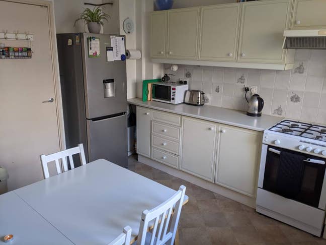 Single Room Available in Bow – All Bills Included Main Photo