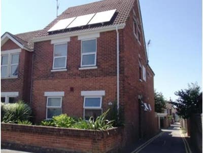 Bills included, en suite and kitchenette  Main Photo