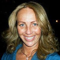 Single female professional Main Photo