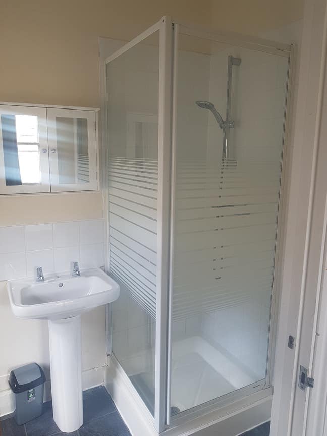 Double room plus own shower and toilet Main Photo