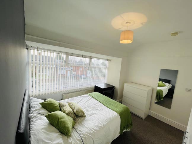 Large Room, Nice House  - Garden Main Photo