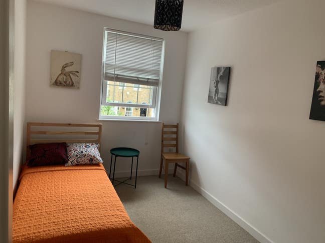 Single room in the riverside flat Main Photo