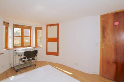 Basement double room in East Oxford Main Photo