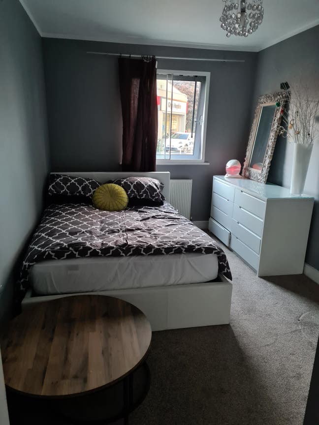 Double room. Available in modern flat Main Photo