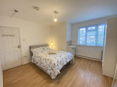 Single and double room - Same property- East Acton Main Photo