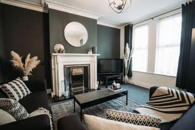 Double Rooms in Stylish Home - All Bills Included  Main Photo