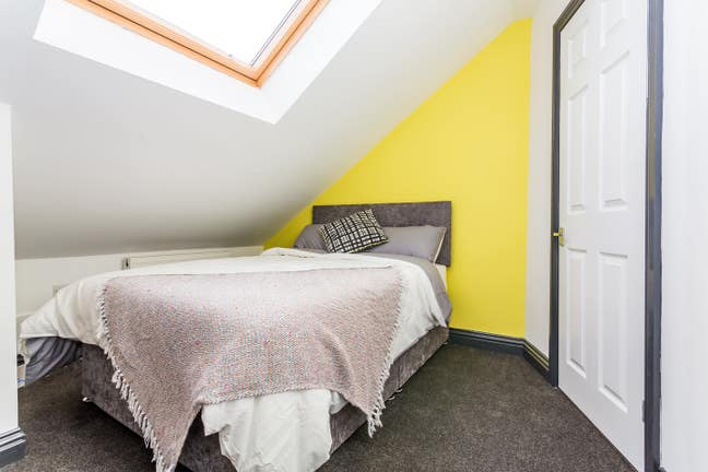NEW! High Quality, Fully Furnished Ensuite Rooms! Main Photo