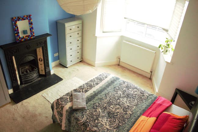 Large double room for One (1)working person. Main Photo