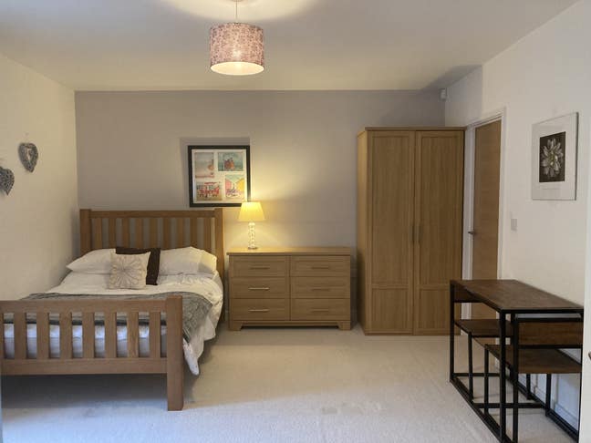 Self-Contained Studio Room with Private Entrance Main Photo