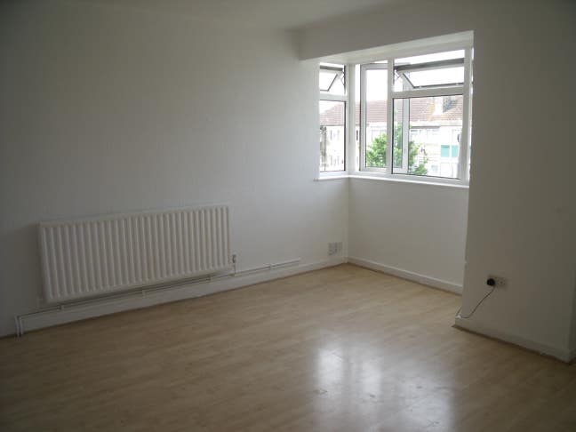 Massive Double Bedroom Private Balcony in Barking Main Photo