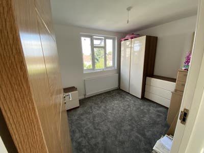    Double  room  to  let (Females preferred)
 Main Photo