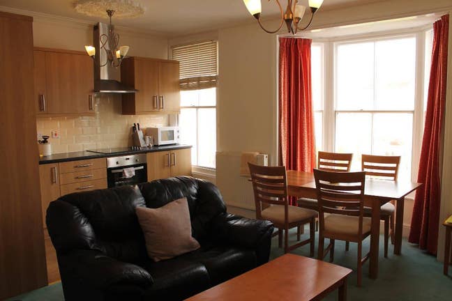Room available in harbour view apartment Main Photo