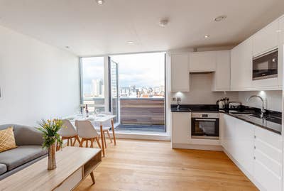 East Croydon Penthouse Coliving With Large Terrace Main Photo