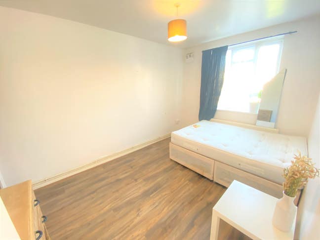 Bow Road Rooms to Rent  Main Photo