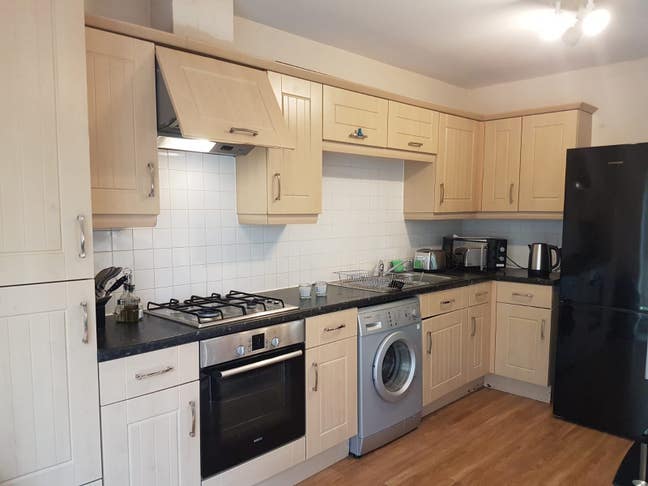 Large Double Rooms Near Manchester City Centre  Main Photo