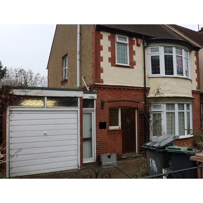 Two Double and single room to let near town Centre Main Photo