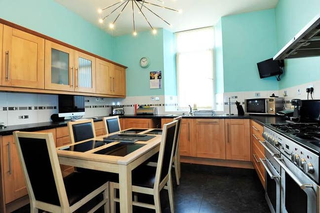 Double Room-All Bills Included City Center  Main Photo