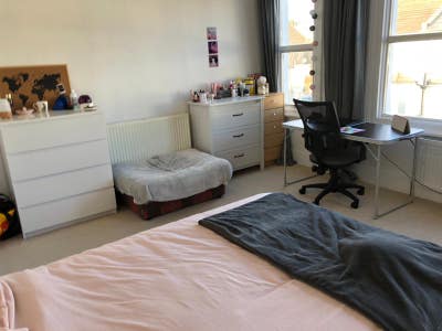 Tooting SW17 Very Large  House Sh, 1 Min Transport Main Photo