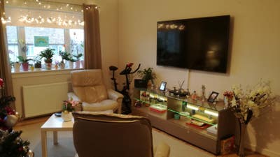 Looking for a flatmate in 3 bedroom flat Main Photo