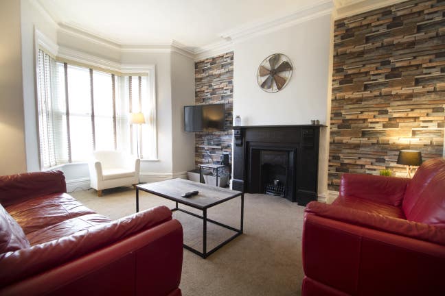 Final Room! ❄️Two Weeks Rent Free ❄️ 46Bc Main Photo