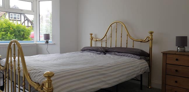 Seaview lounge 4bed house with car parking. Main Photo
