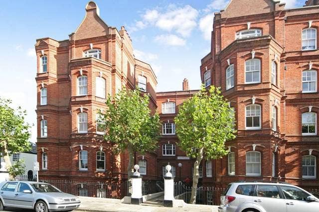 Large double room in Queens Club Gardens Main Photo
