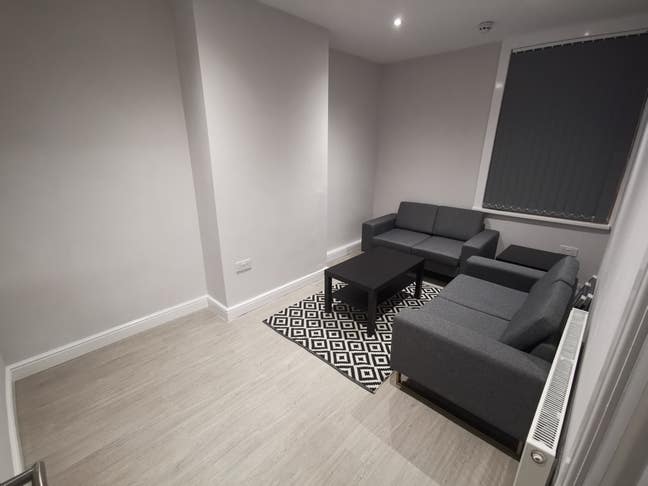 Room available in shared house Main Photo