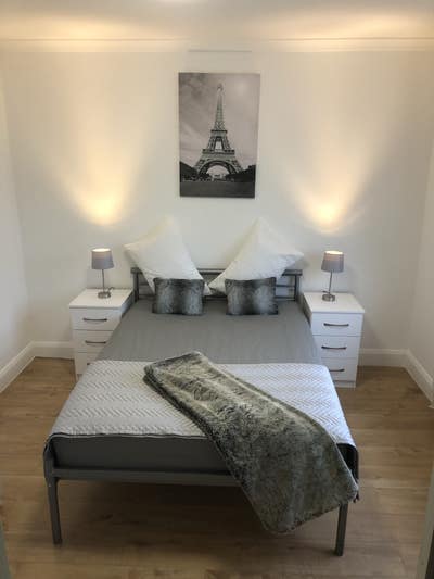 Large Double Room.5 mins from Underground & Town C Main Photo
