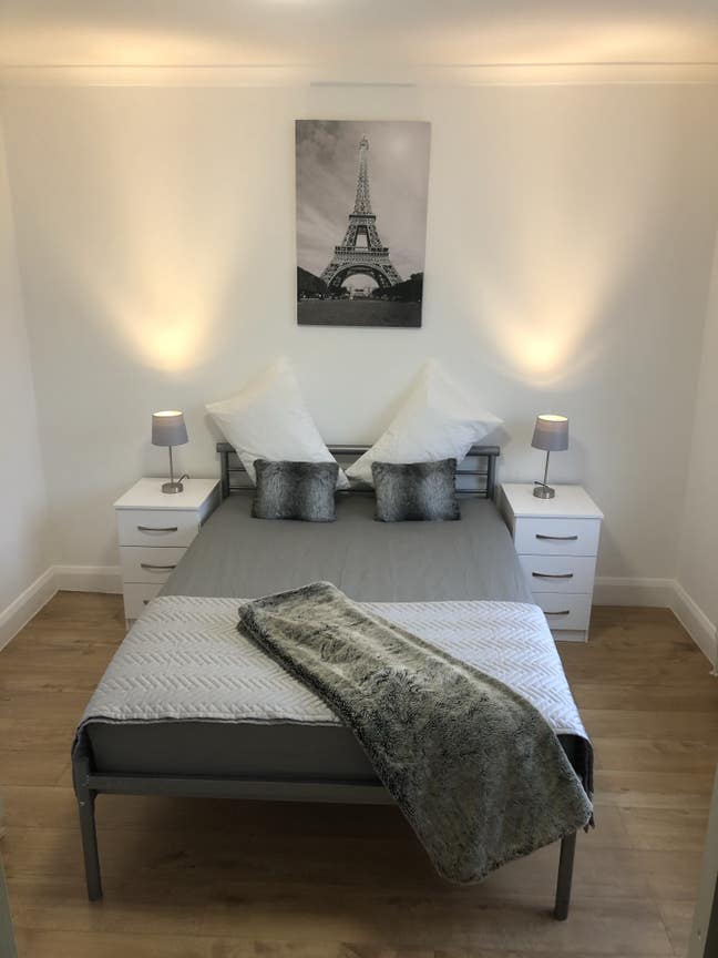 Large Double Room.5 mins from Underground & Town C Main Photo