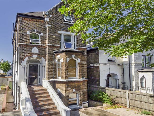 Mon - Fri Only Dbl Room for Rent in Great Location Main Photo