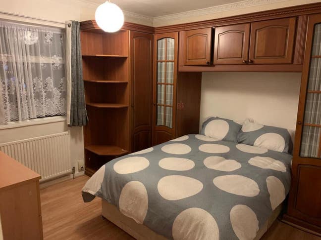 Available Large Room Fresh Spacious House Edmonton Main Photo