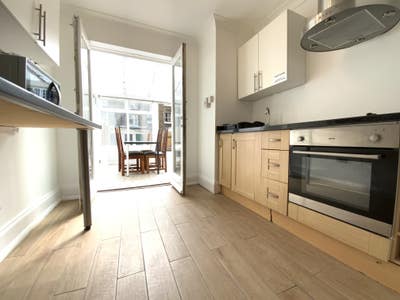 Compact Double Near Hammersmith Goldhawk Rd Main Photo