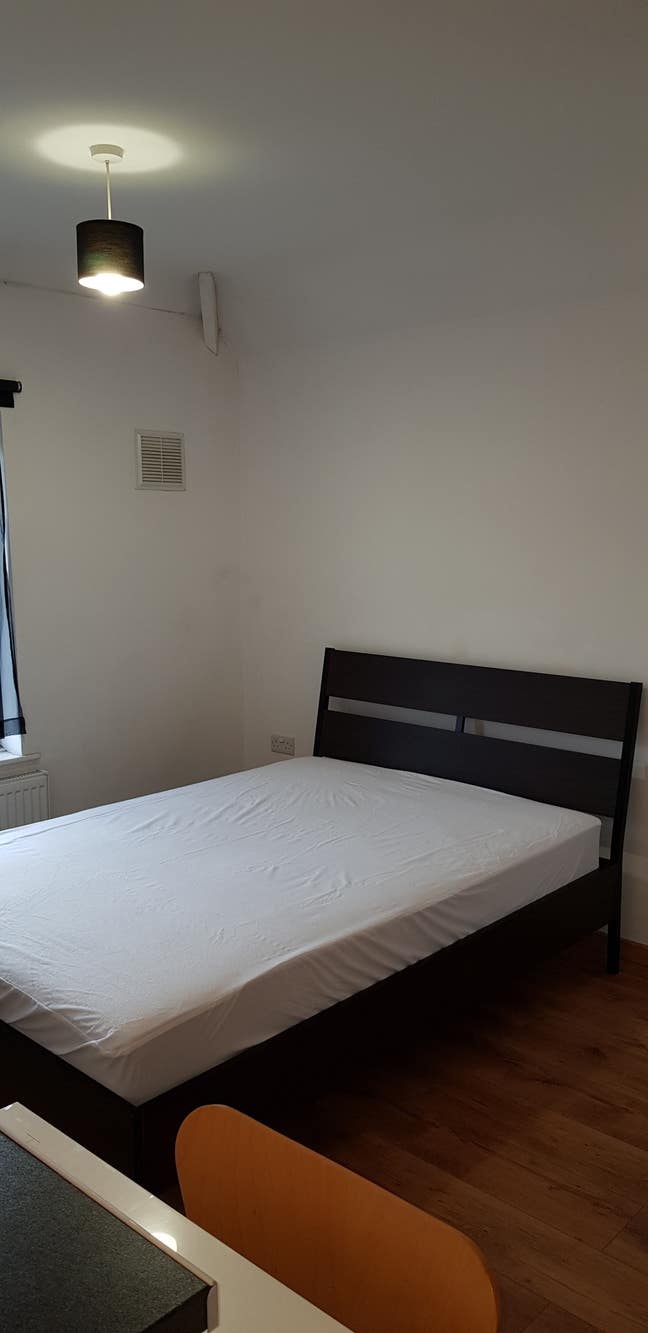 En suite Double Room Available Now Main Photo