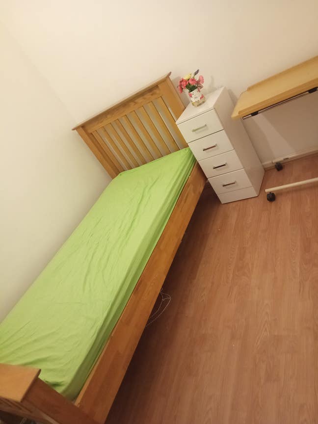 Single room for rent in a quite house. Main Photo